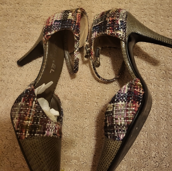 Shoes - Picture 3 of 5